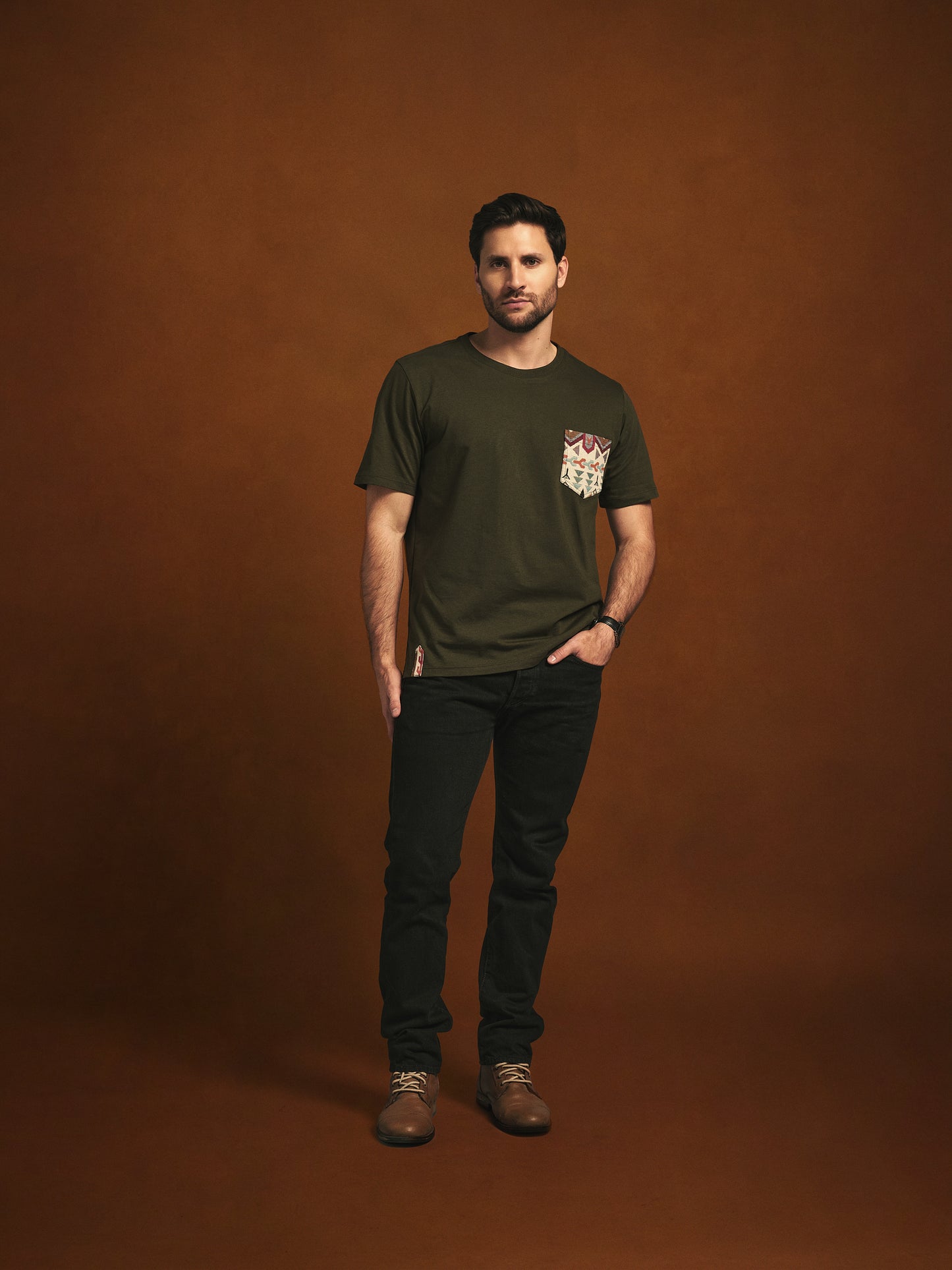 CAMISETA CUELLO REDONDO REGULAR PORTLAND VERDE OLIVA CACTUS