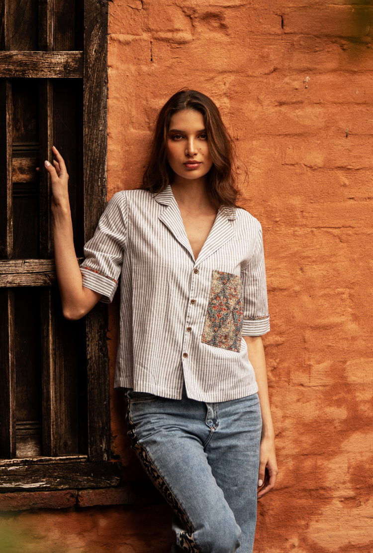 CAMISA MANGA CORTA OVERSIZE FLORENCIA VERDE OLIVA ARABESCO AZUL