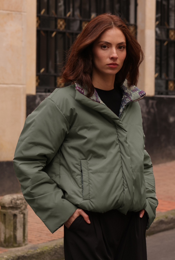 Chaqueta puffy doble faz huellas turquesa Warmi